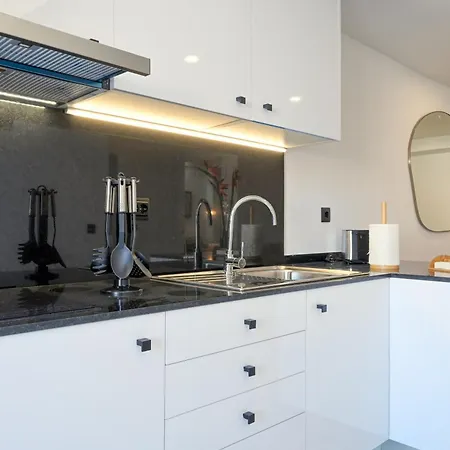 Beco Santa Emilia 4o, A In Madeira Apartment *