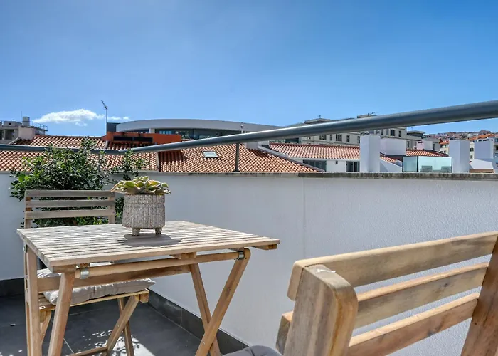 Beco Santa Emilia 4o, A In Madeira *