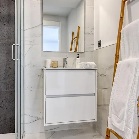 Beco Santa Emilia 4o, A In Madeira